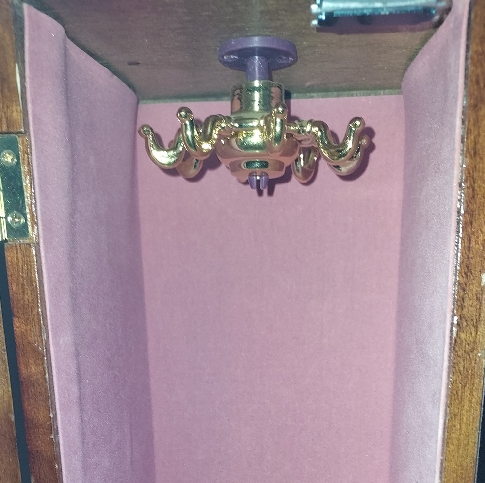 Jewelry box
